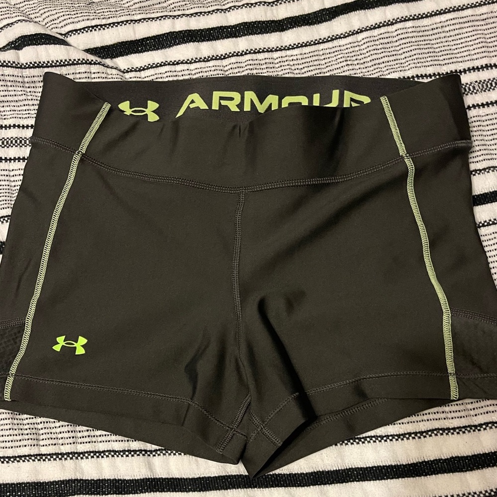 Under Armour women’s workout shorts size large